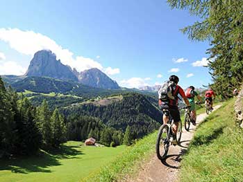 ciclista in Val Gardena
