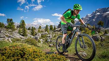 ciclista in Val Gardena